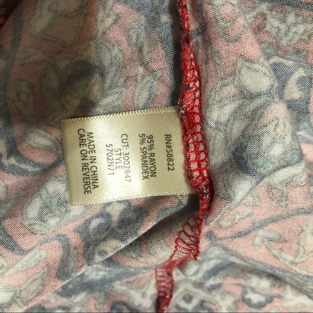 Max Studio Red Paisley Razorback Top - Picture 4 of 4